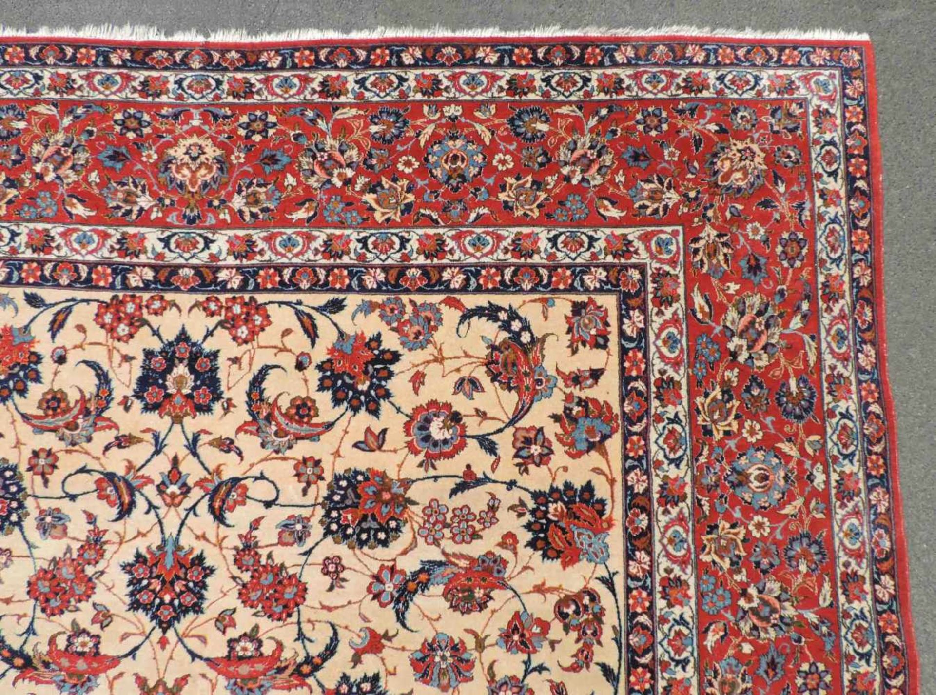 Isfahan Perserteppich. Durchgemustert. Iran. Feine Knüpfung. 391cm x 285 cm. Handgeknüpft. Wolle auf - Image 7 of 9