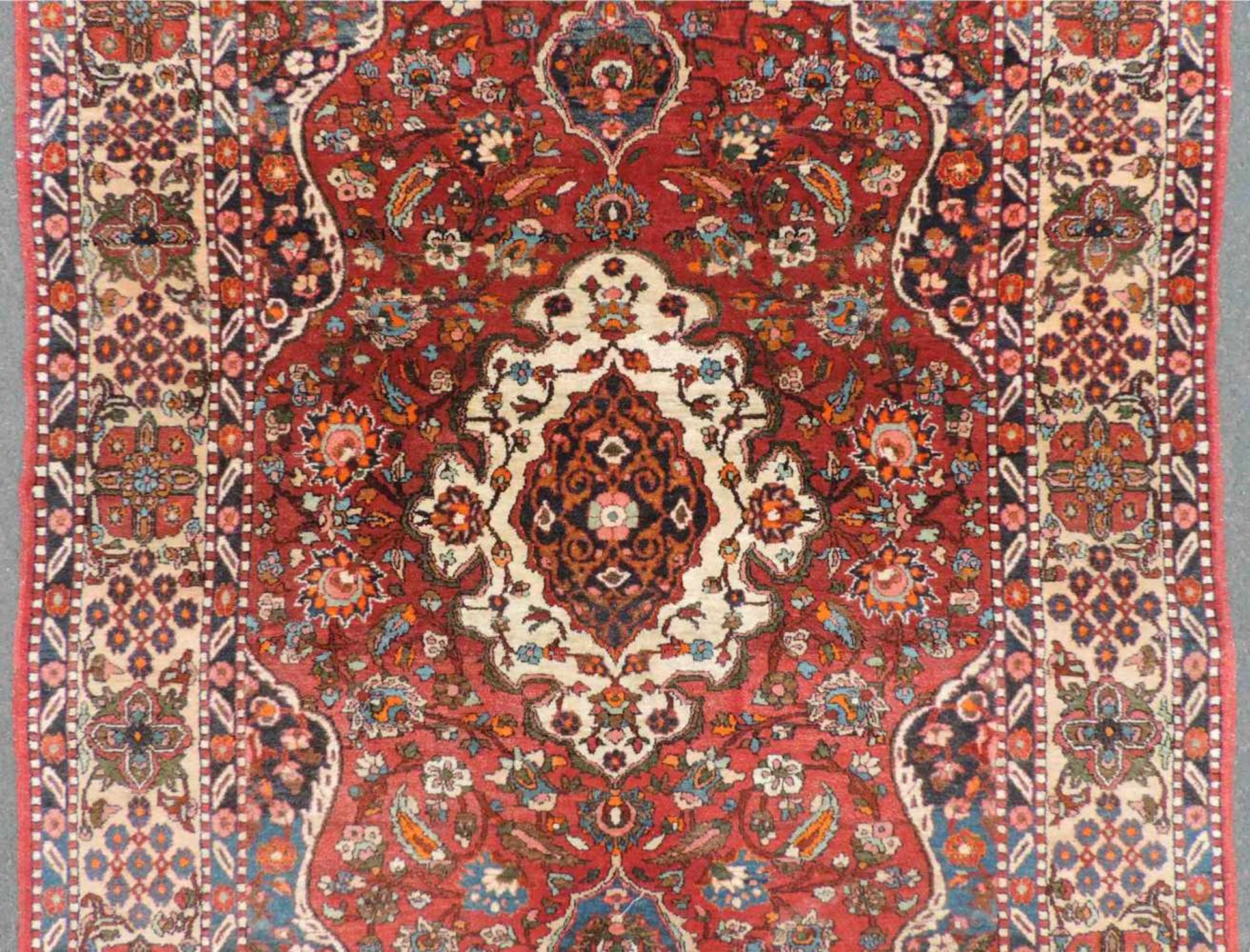 Bachtiar Perserteppich. Iran. Alt. Mitte 20. Jahrhundert. 198 cm x 140 cm. Handgeknüpft. Wolle auf - Bild 3 aus 6