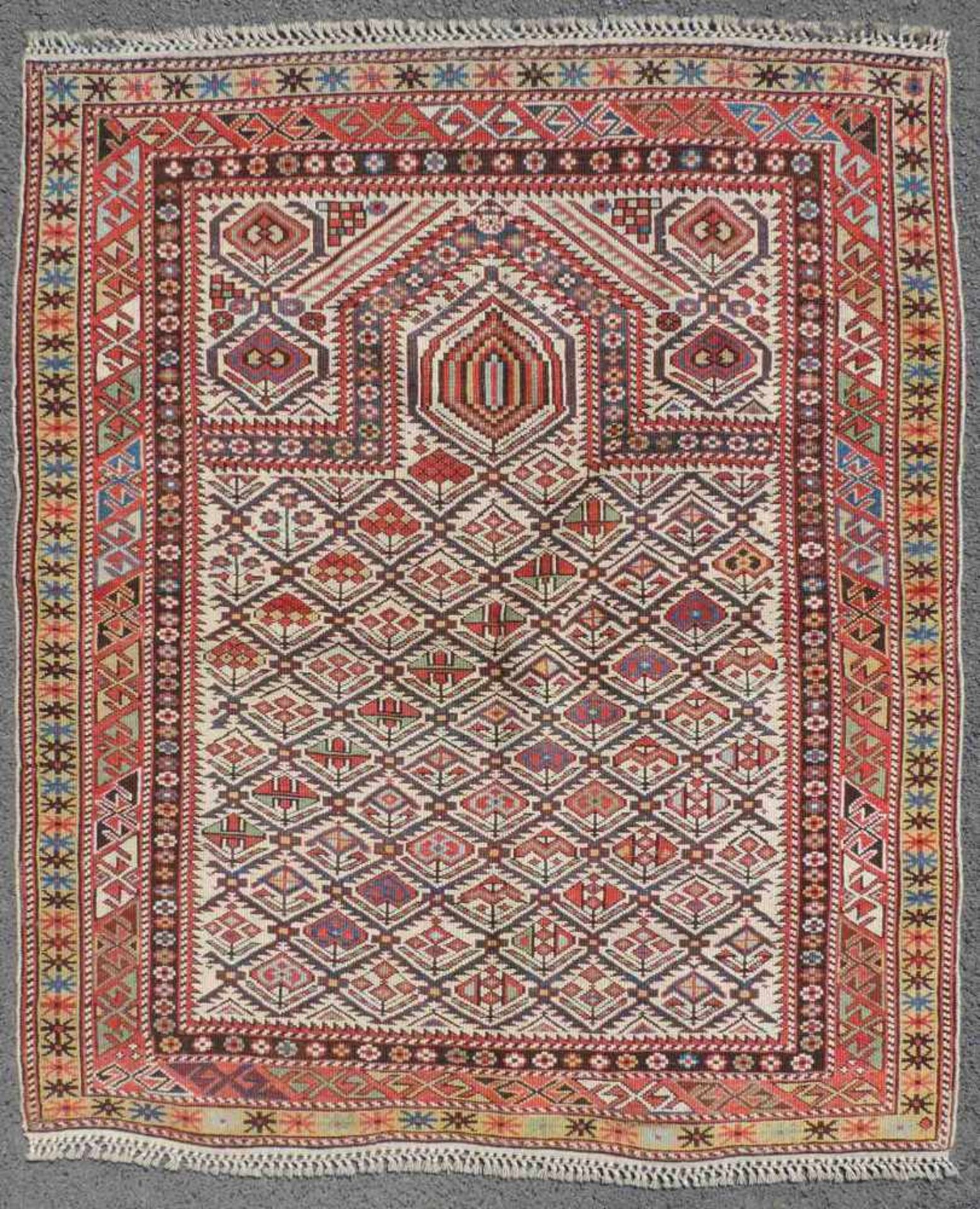 Schirwan Dagestan Gebetsteppich. Kaukasus, antik, um 1870. 133 cm x 109 cm. Handgeknüpft. Wolle