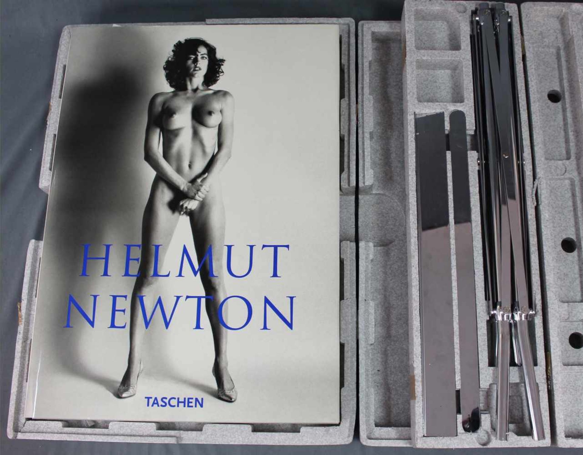 Helmut Newton’s SUMO. Edition von 10.000 Exemplaren. Nummer 04162. Helmut NEWTON (1920 - 2004). - Image 12 of 19