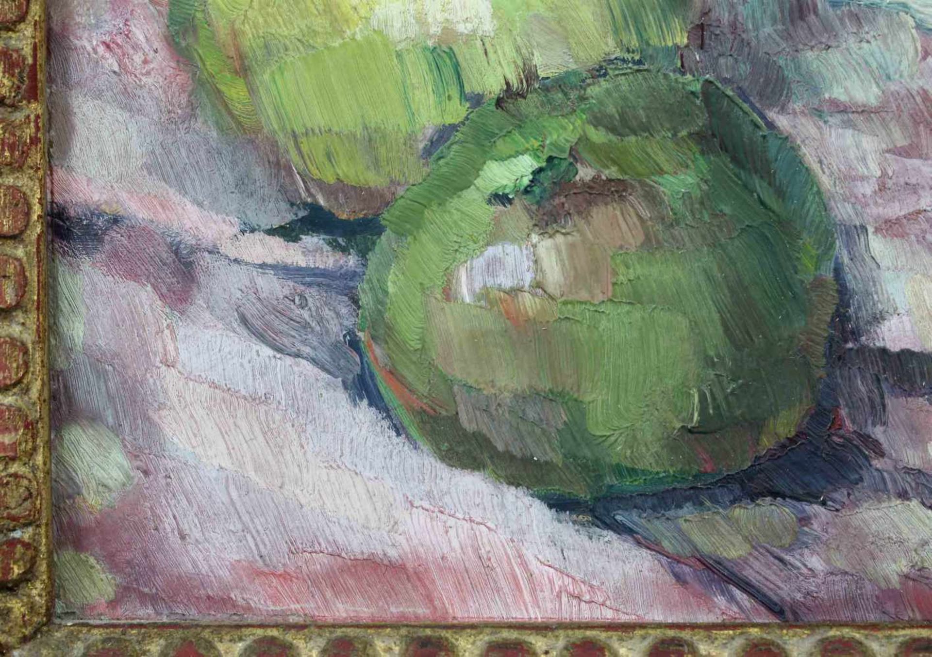 UNSIGNIERT (XX). "Stillleben mit Topfpflanze u. Aepfel jap. Dose". 46 cm x 34 cm. Gemälde. Öl auf - Bild 3 aus 7