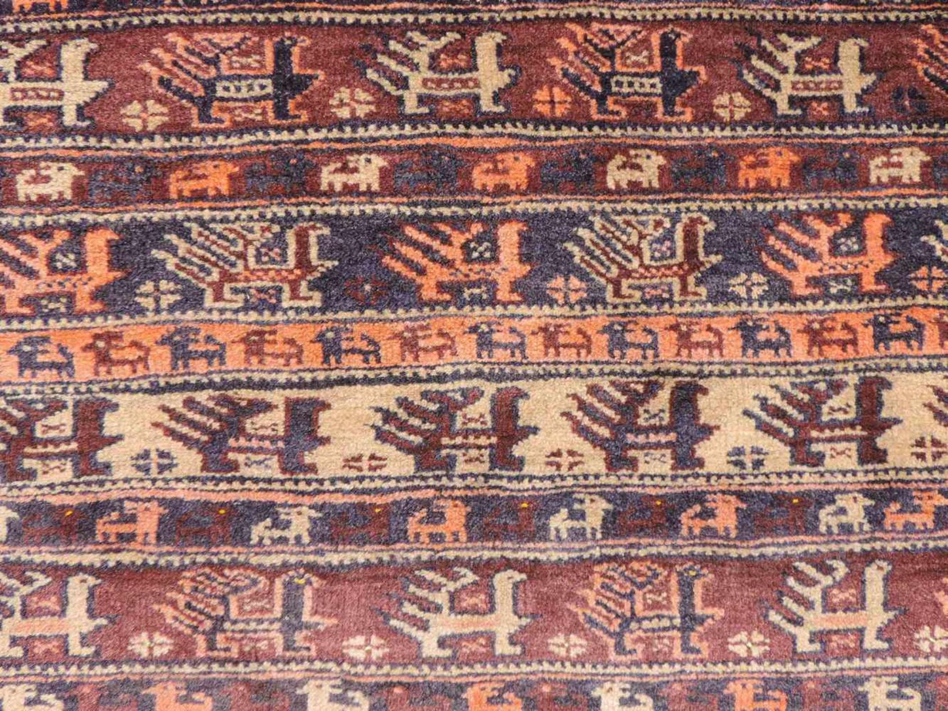 Belutsch Orientteppich. Afghanistan. Alt, um 1930. 188 cm x 122 cm. Handgeknüpft. Wolle auf Wolle. - Bild 4 aus 6