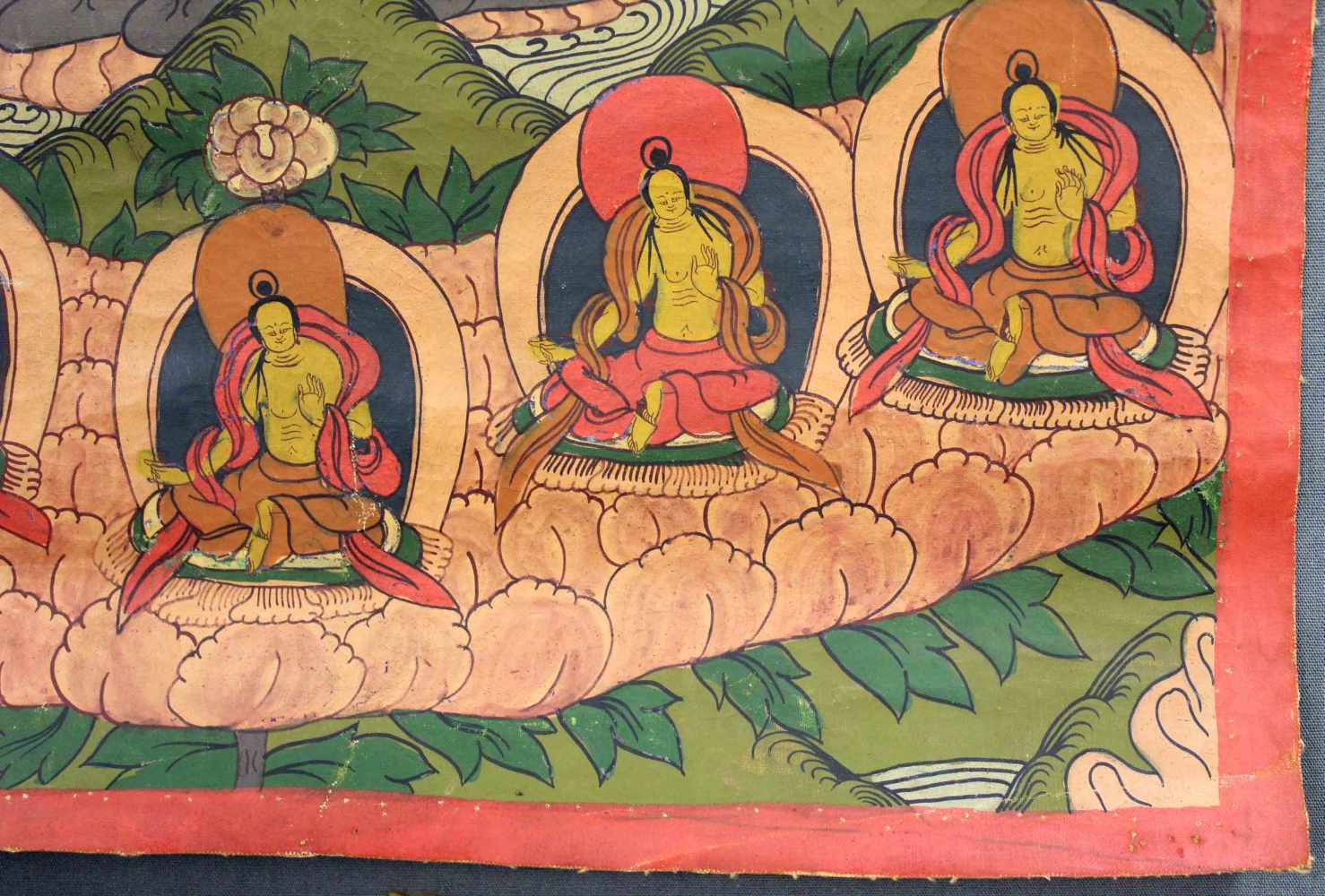 Goldgelbe Tara Thangka, China / Tibet alt.59 cm x 43 cm. Gemälde.Yellow Tara Thangka, China / - Image 3 of 8