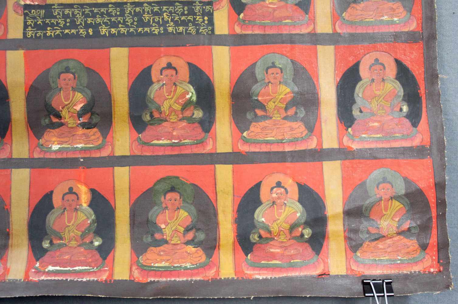 Buddha mit 38 Gurus, Thangka, China / Tibet alt.59,5 cm x 45,5 cm. Gemälde.Buddha with 38 gurus, - Image 3 of 8