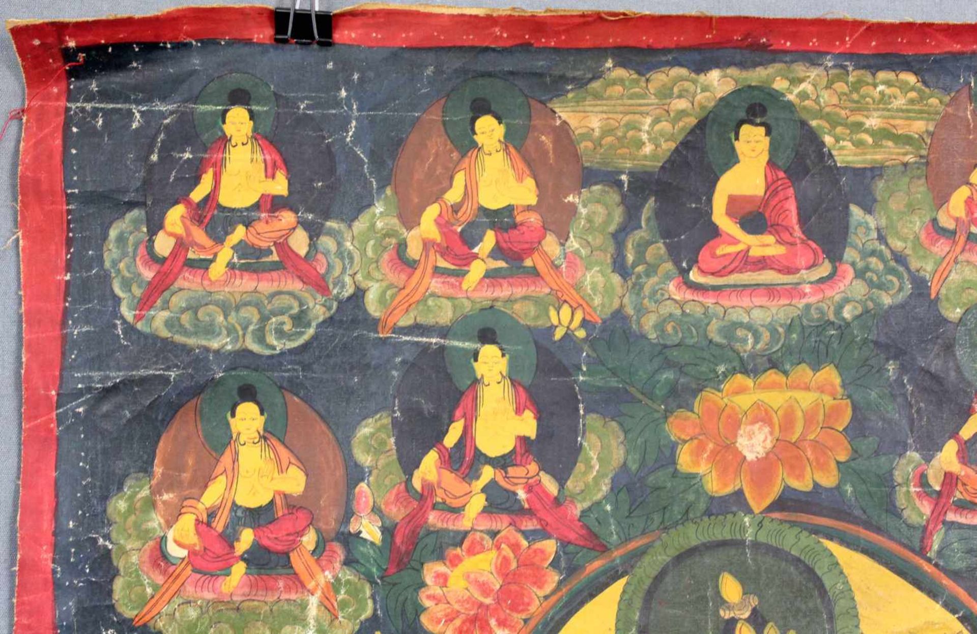 Tara ? in aktiver Pose auf dem Lotusthron. Thangka, China / Tibet alt.60 cm x 47 cm. Gemälde. Die - Image 7 of 10