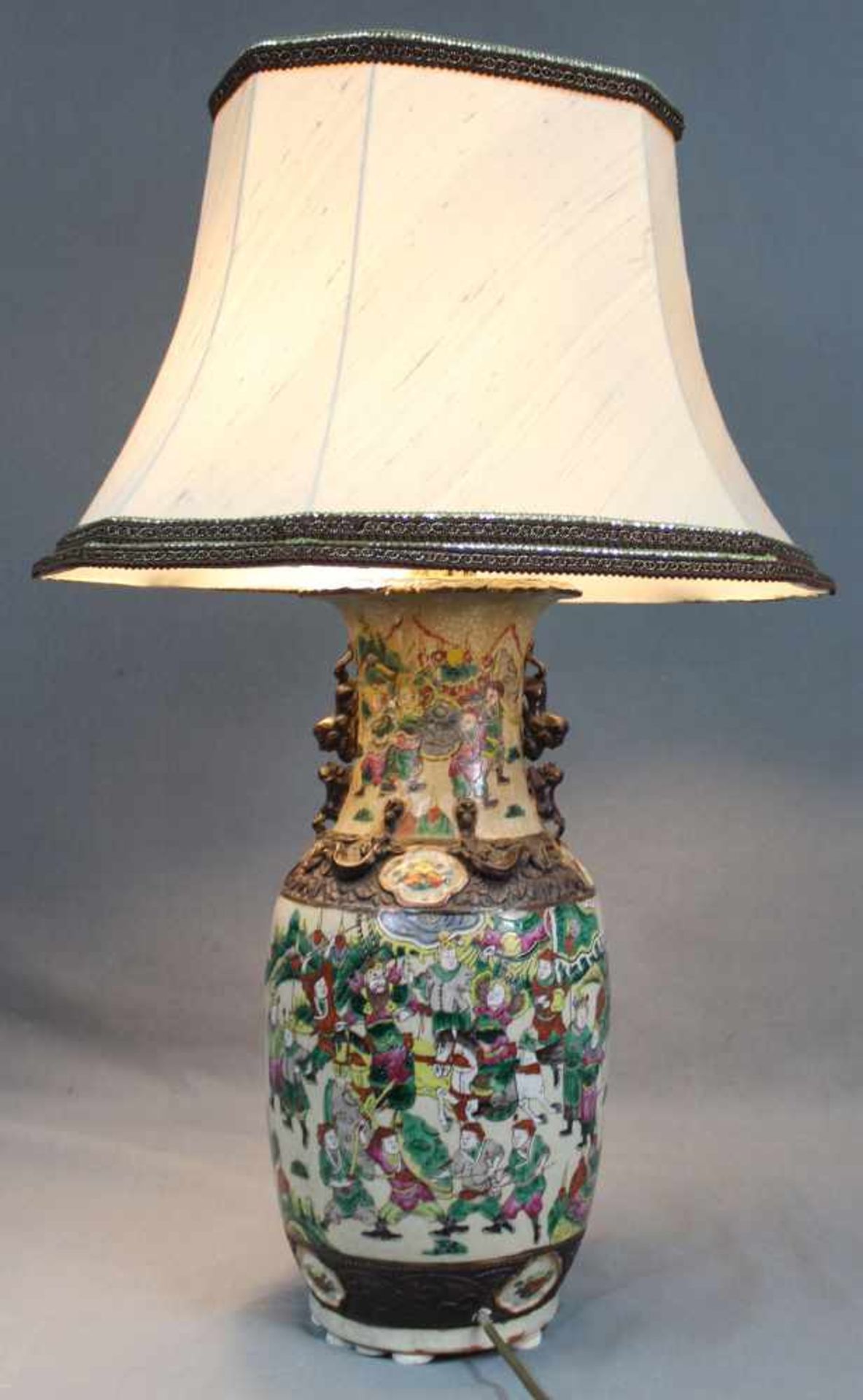 Vase. China, alt. Als Lampe. Aus Porzellan gehöhter Dekor. Emailleglasur.45 cm hoch der