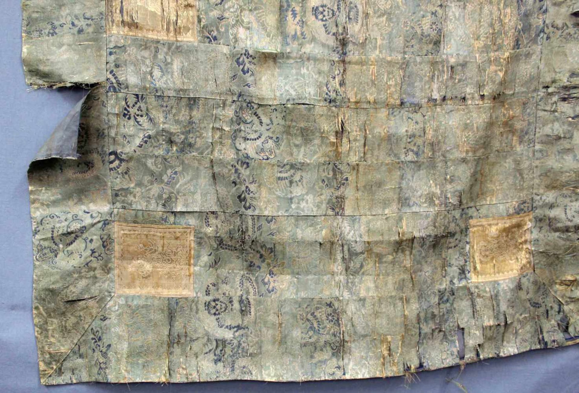 Patchwork Behang. Seidengewebe. Japan, alt.207 cm x 114 cm.Patchwork hanging. Silk fabric. Japan, - Bild 6 aus 13