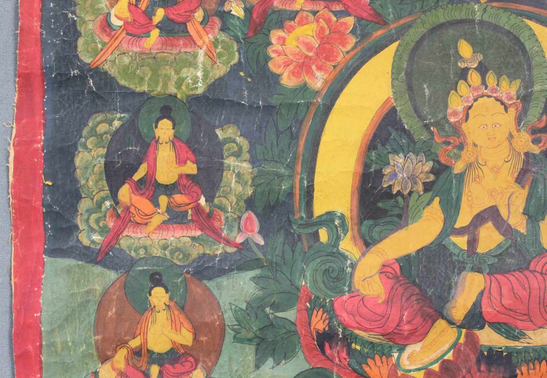 Tara ? in aktiver Pose auf dem Lotusthron. Thangka, China / Tibet alt.60 cm x 47 cm. Gemälde. Die - Image 5 of 10