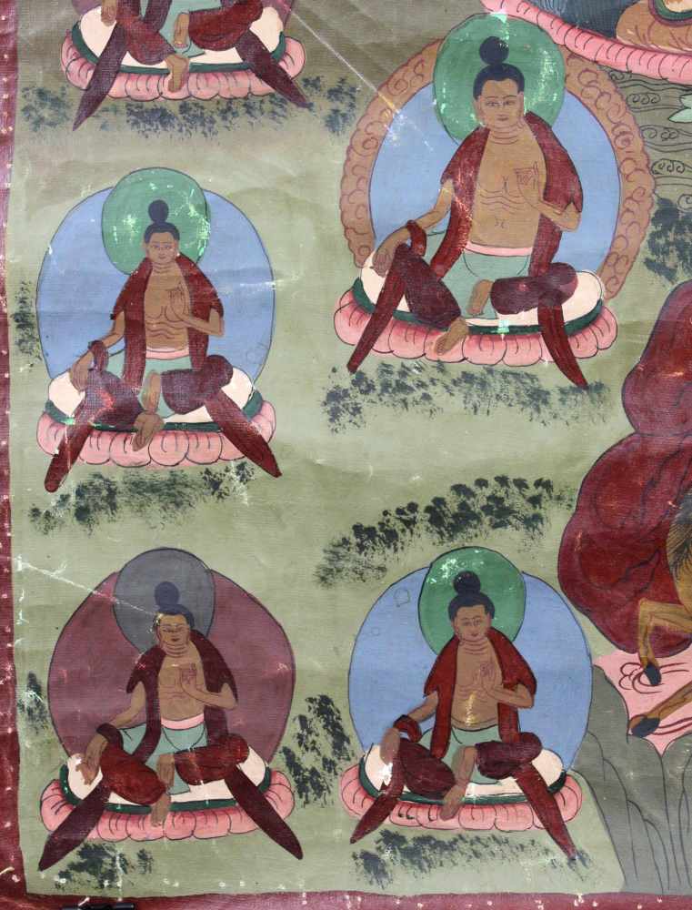 Grüne Tara af Lotusthron. Thangka, China / Tibet alt.60 cm x 46,5 cm. Gemälde. Begleitet wird die - Image 5 of 8