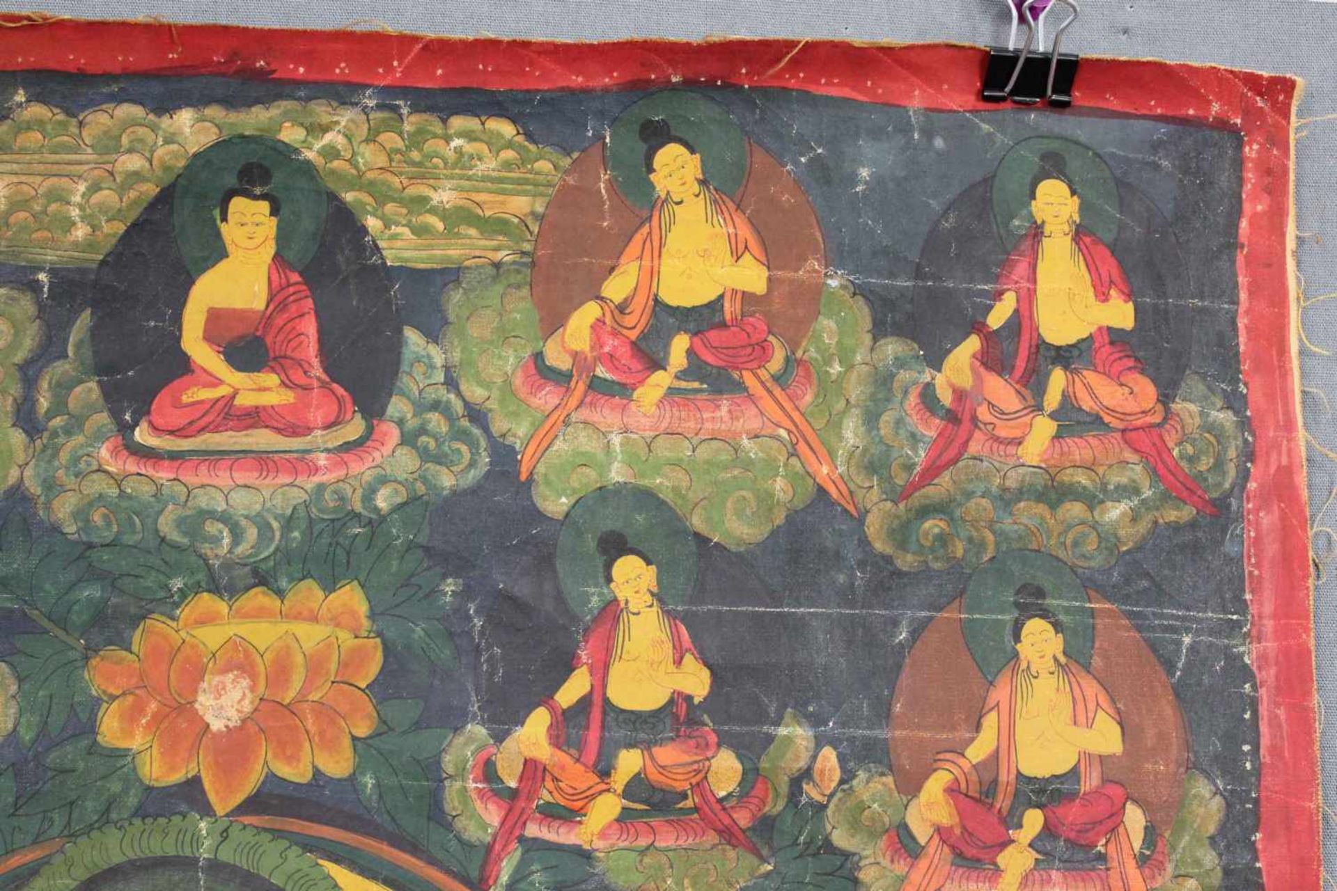 Tara ? in aktiver Pose auf dem Lotusthron. Thangka, China / Tibet alt.60 cm x 47 cm. Gemälde. Die - Image 8 of 10