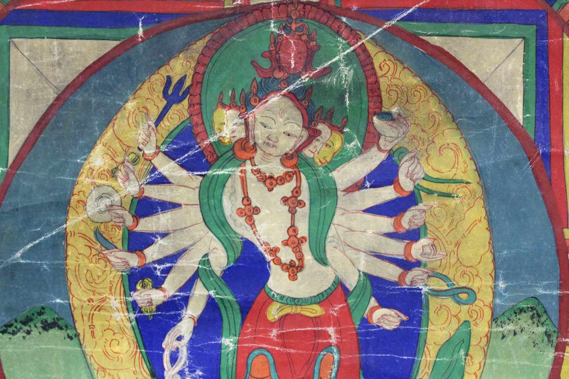 Bodhisattva Mandala, China / Tibet alt.48 cm x 45,5 cm. Gemälde. 12 - armige Figur vor goldenen - Image 6 of 9