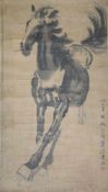 徐悲鸿 XU Beihong (1895 - 1953) signiert. Galoppierendes Pferd.154 cm x 60 cm gesamt. Die