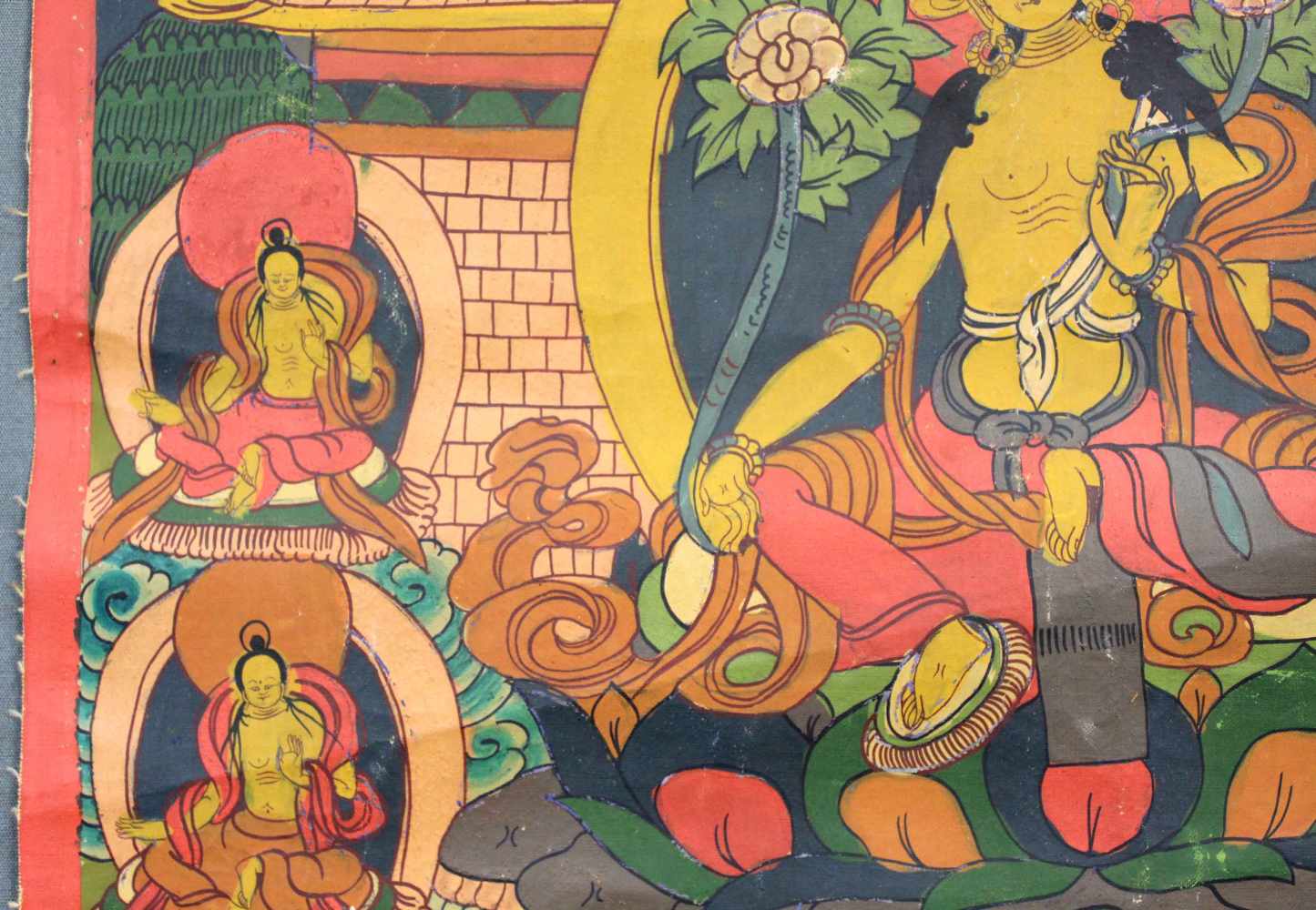 Goldgelbe Tara Thangka, China / Tibet alt.59 cm x 43 cm. Gemälde.Yellow Tara Thangka, China / - Image 4 of 8