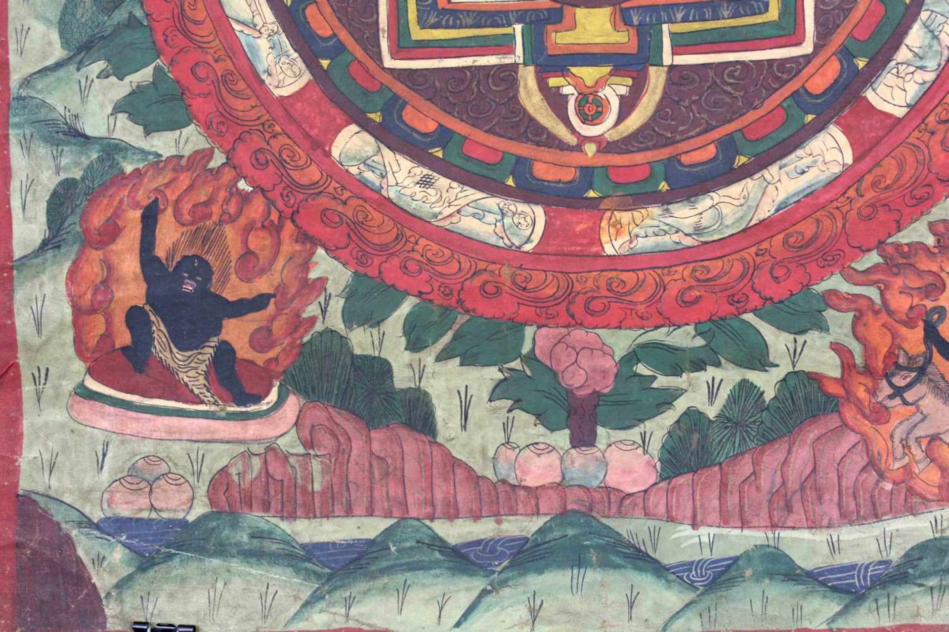 Buddha Mandala, China / Tibet alt.55,5 cm x 38 cm. Gemälde. Vor einer hügeligen Landschaft Buddha in - Bild 2 aus 8