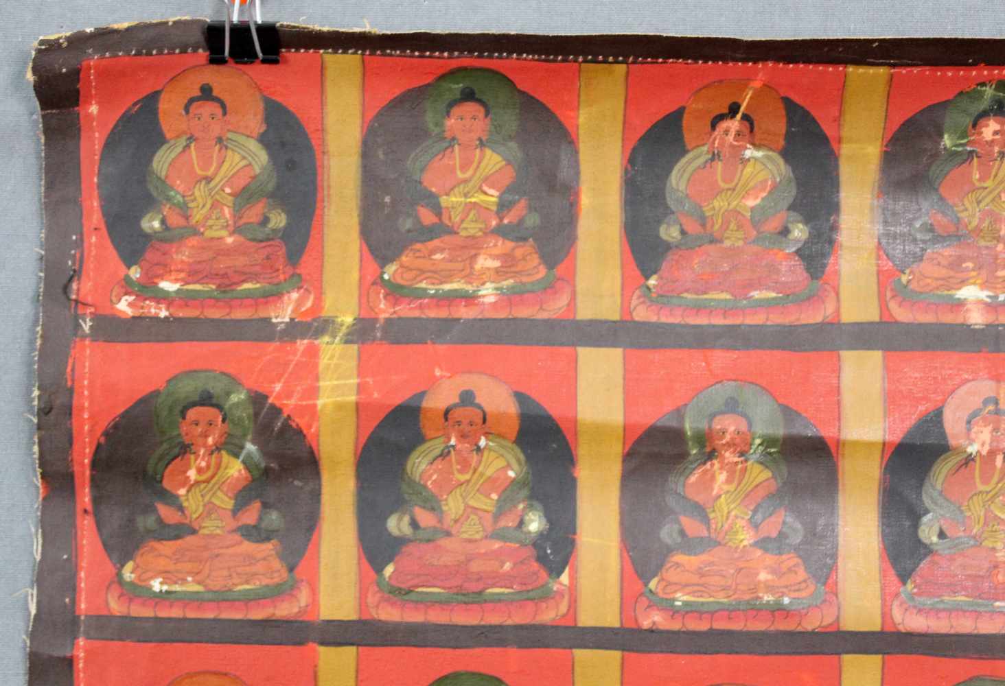 Buddha mit 38 Gurus, Thangka, China / Tibet alt.59,5 cm x 45,5 cm. Gemälde.Buddha with 38 gurus, - Image 5 of 8