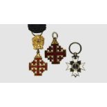 3 Miniaturen:Orden vom Hl. Grab und St. Sylvester-Orden mit Sporn, vergoldet und emailliert, 16mmII