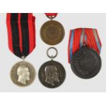 Konvolut von 4 Ehrenzeichen:Landwehr DA 2. Klasse (1913-1921), Silberne Verdienstmedaille (1892-