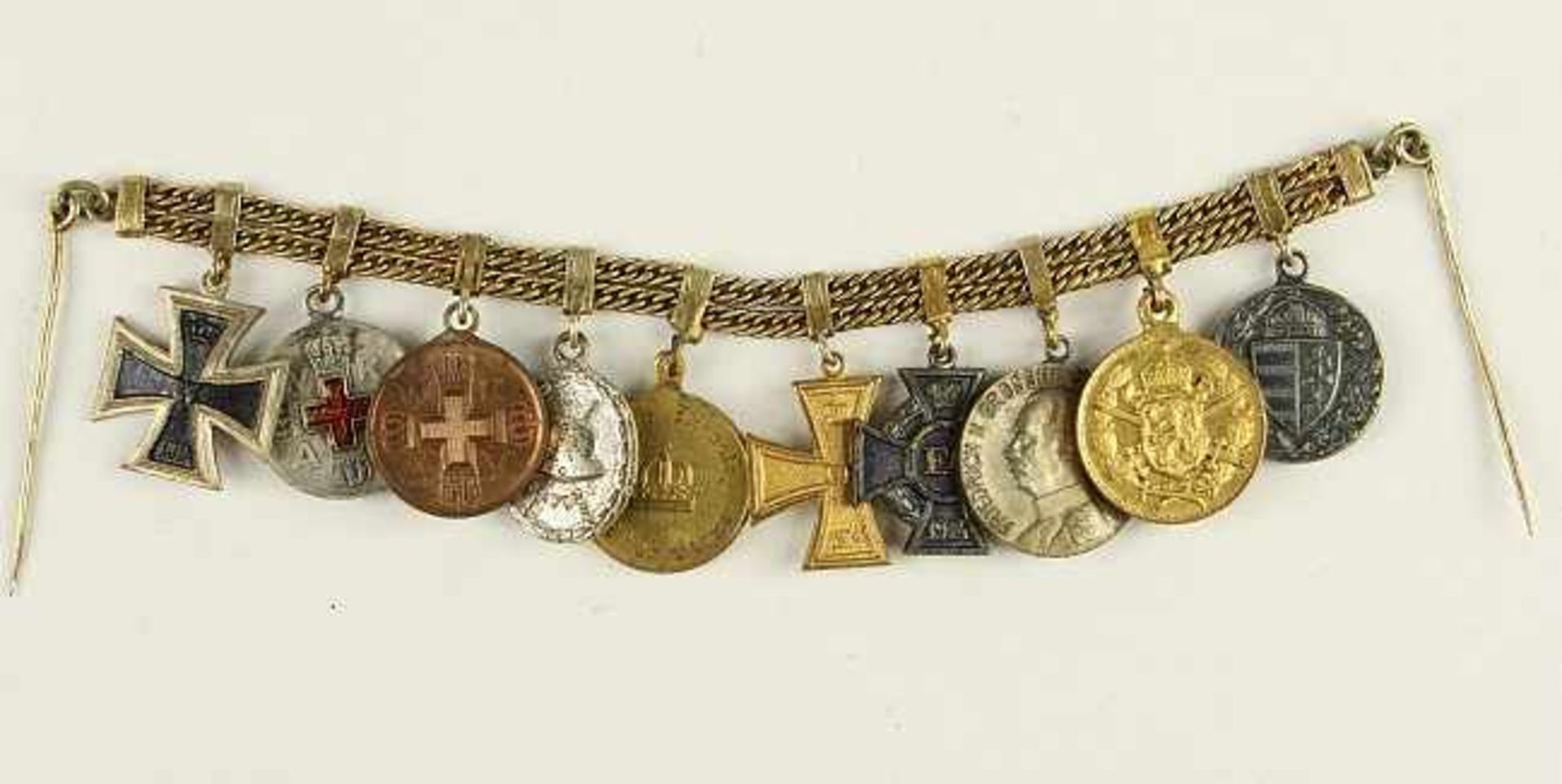 Miniaturkette mit 10 Auszeichnungeneines Kämpfers im 1. Weltkrieg, dabei Eisernes Kreuz 1914 und