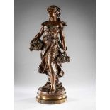 Bronzefigur "Automne - der Herbst",braun patiniert, im Guss signiert "Moreau", Galerieschild "