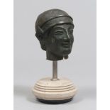 BRONZE HEAD WITH HELMET, 20TH CENTURY Travertine base. Measures cm. 6 x 13 TESTA ELMATA IN BRONZO,