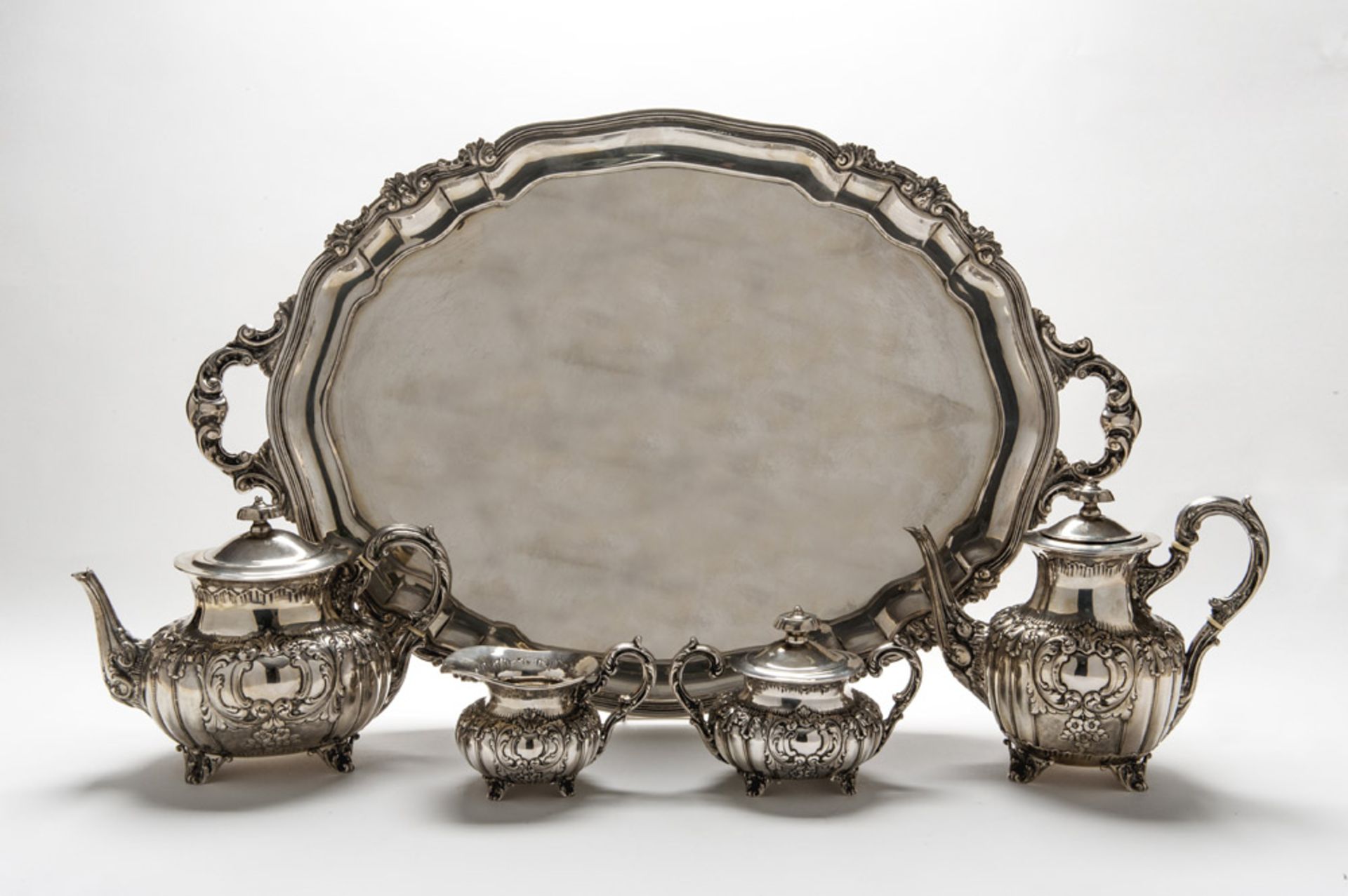 SILVER TEA SERVICE, PUNCH MILAN ENRICO MESSALUN 1944/1968 with fluted body and chiseled to