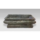 SMALL BASIN IN CIPOLLINO MARBLE, 17TH CENTURY Measures cm. 38 x 100 x 51. Chips, defects. Provenance