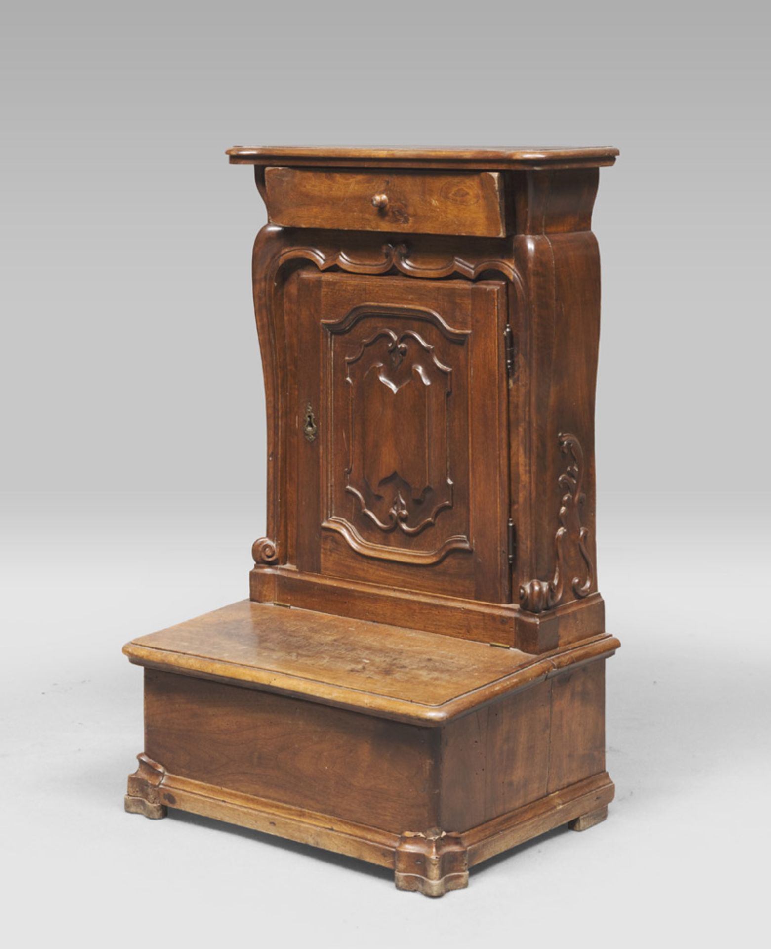 KNEELING-STOOL IN WALNUT-TREE, 18TH CENTURY With one door and one drawer. Measures cm. 92 x 58 x 42.