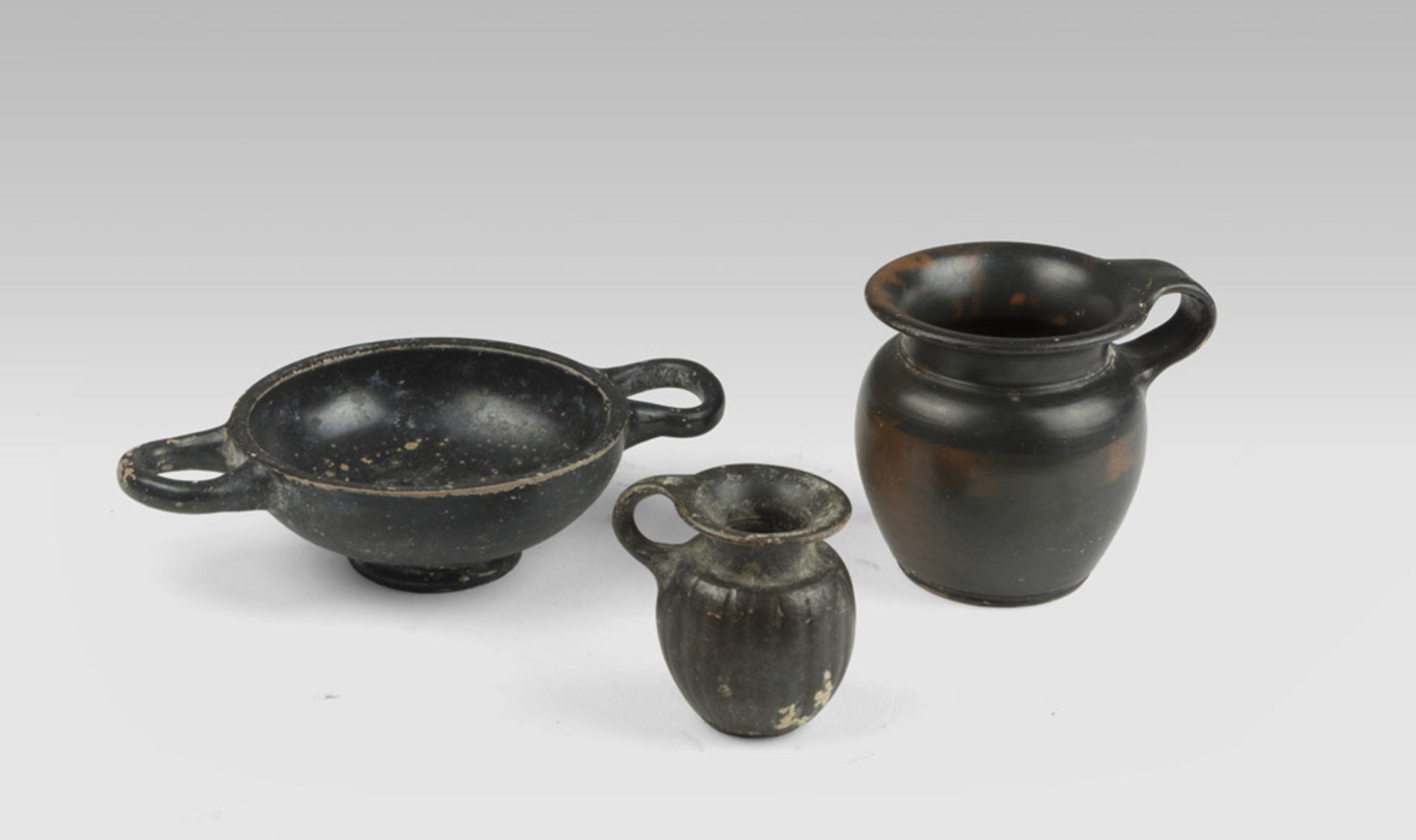 TWO BLACK-GAZE LADLES AND A KYLIX, 4TH-3TH CENTURY B.C. Measures cm. 6 x 4,6, cm. 8,5 x 10 e cm. 4,5