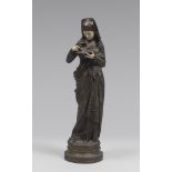 FRENCH SCULPTOR, LATE 19TH CENTURY LISEUSE Sculpture in burnished bronze and ivory, cm. 30 x 10 x