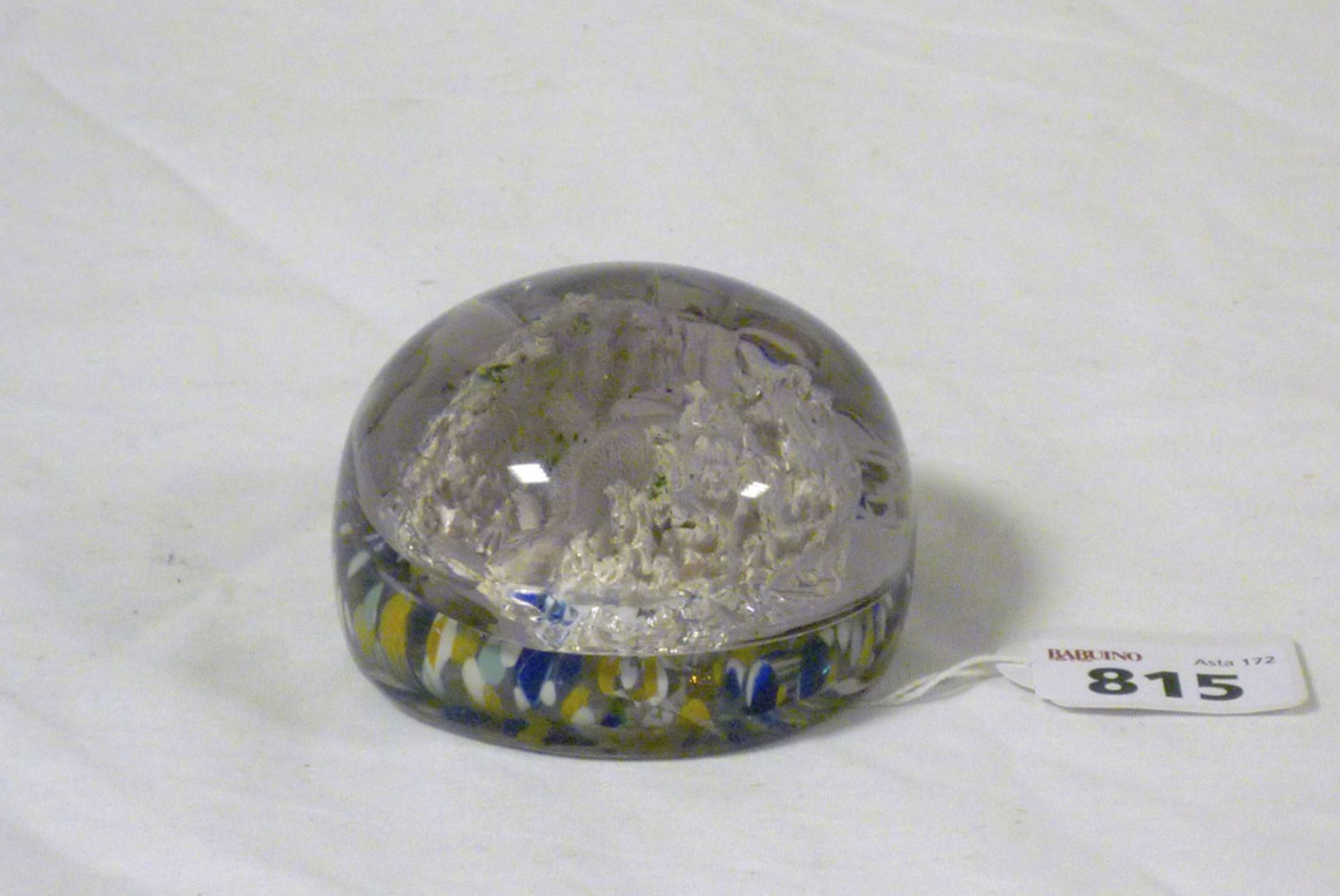 PAPERWEIGHT IN GLASS, 20TH CENTURY with inside in polycromy. Measures cm. 8 x 8. FERMACARTE IN