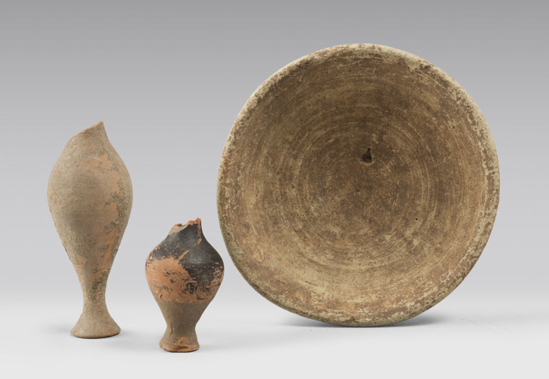 DISH AND E TWO PHIALAE, 3RD-1ST CENTURY A.C. In terracotta and clay Measurements cm. 5 x 16 cm. 12 x