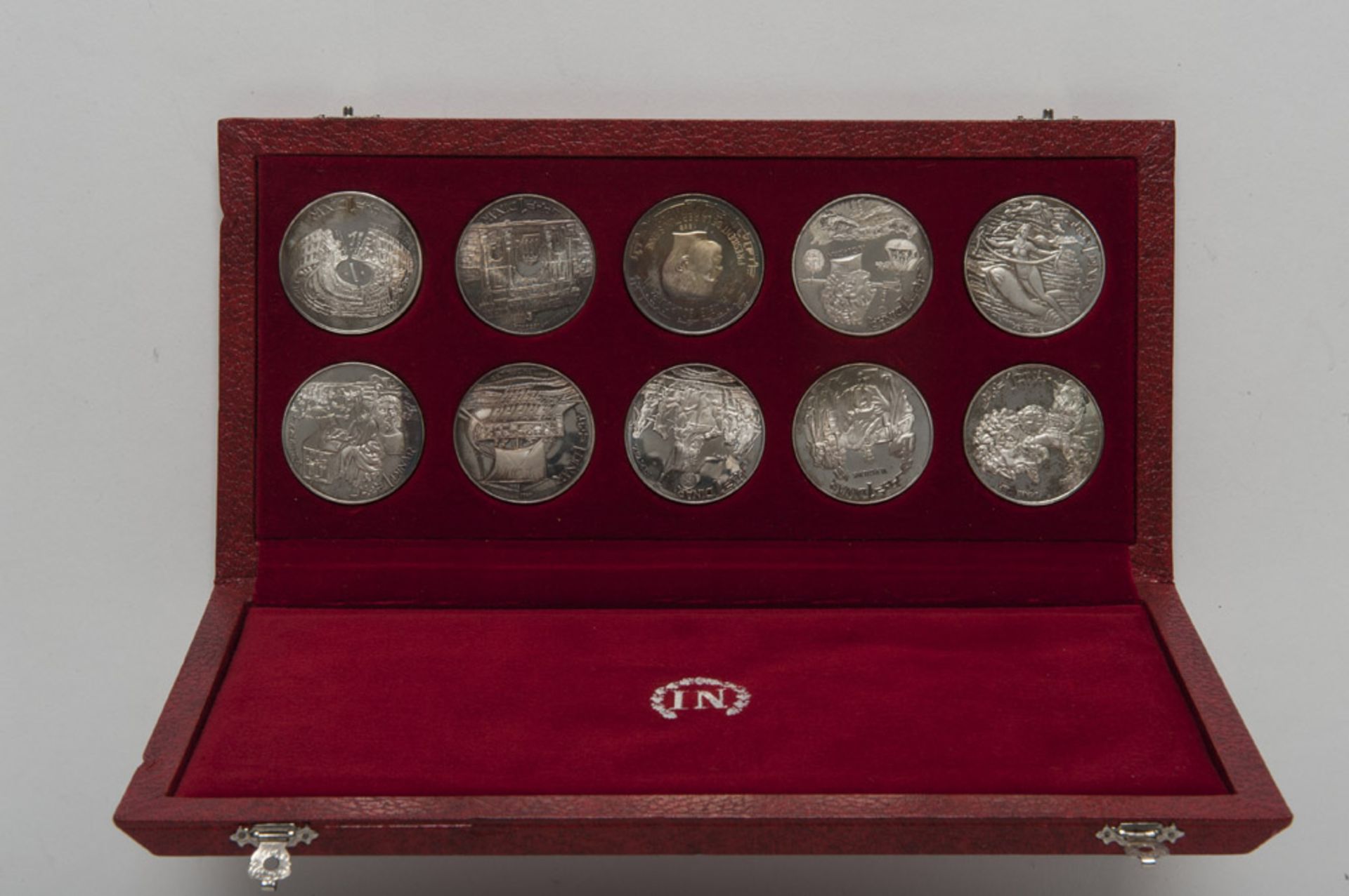 TEN SILVER COINS, TUNISIAN EDITIONS 20TH CENTURY decorated. Coins of Tunisian Dinar. Editions of the