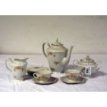 COFFEE SERVICE, RICHARD GINORI 20TH CENTURY in porcelain, enamel in white and gold. Consisting in