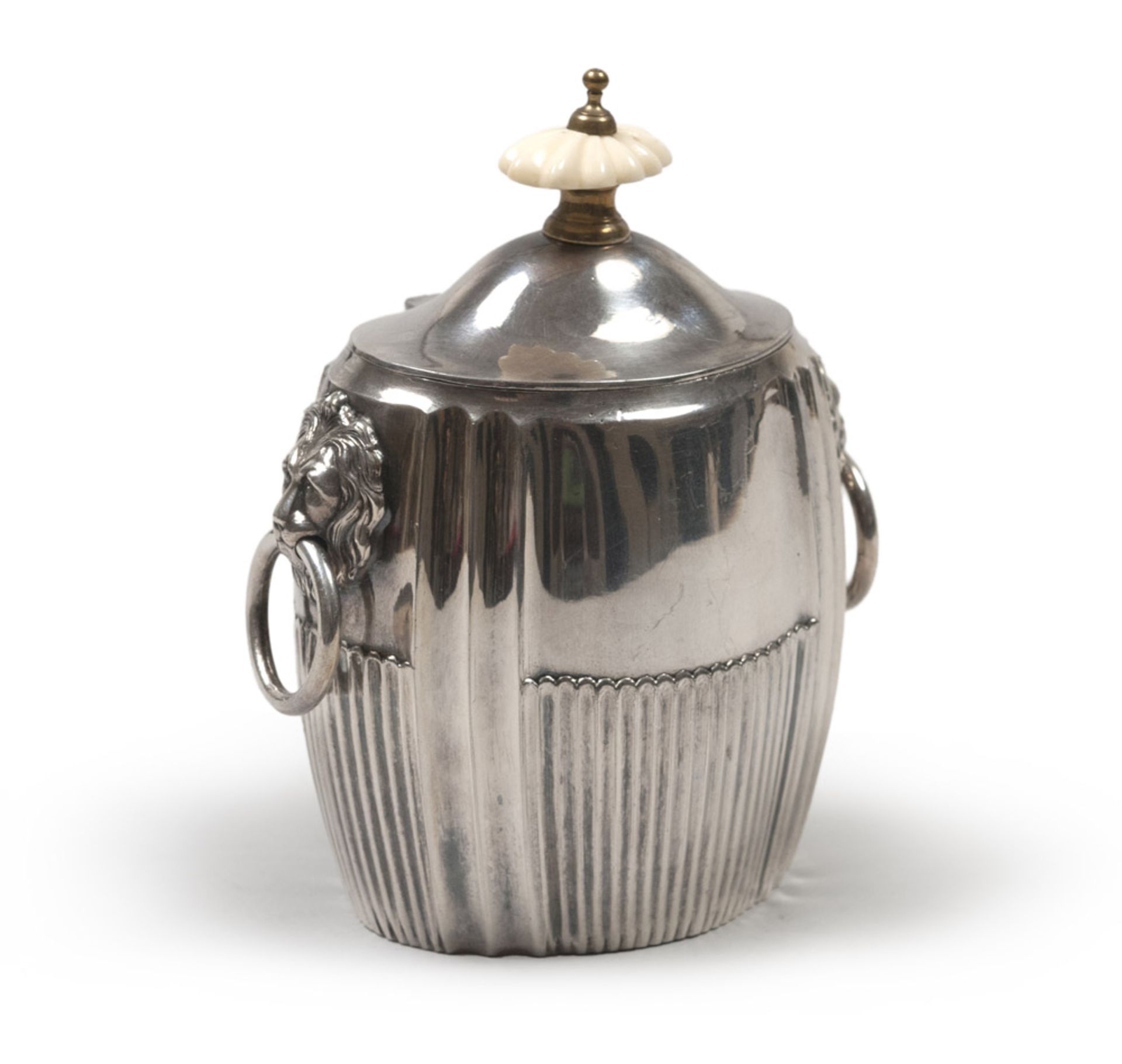 SILVERPLATED MOSTARDIERA IN, ELEGANT ENGLAND 19TH CENTURY with shaped body and knob in ivory.