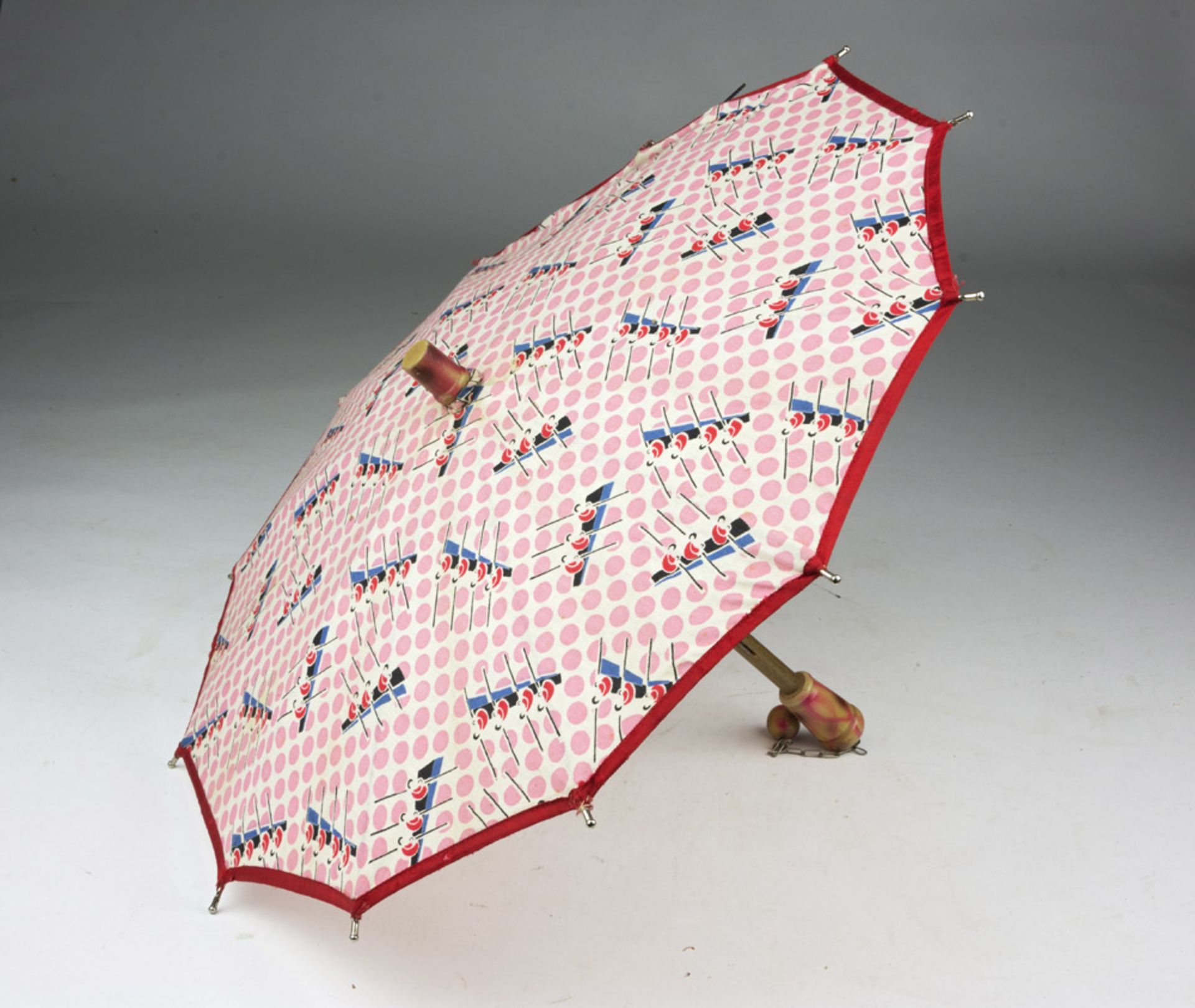 BAG PARASOL 20TH CENTURY in cloth decorated with futurist motives. Measures bag cm. 17 x 31.