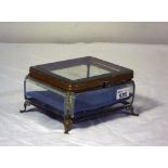 JEWELRY BOX IN CUT GLASS, 20TH CENTURY with finishings in brass. Measures cm. 11 x 22 x 19. Defects.