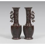 A PAIR OF JAPANESE BRONZE VASES, LATE 19TH, EARLY 20TH CENTURY Measures cm. 38 x 14. COPPIA DI