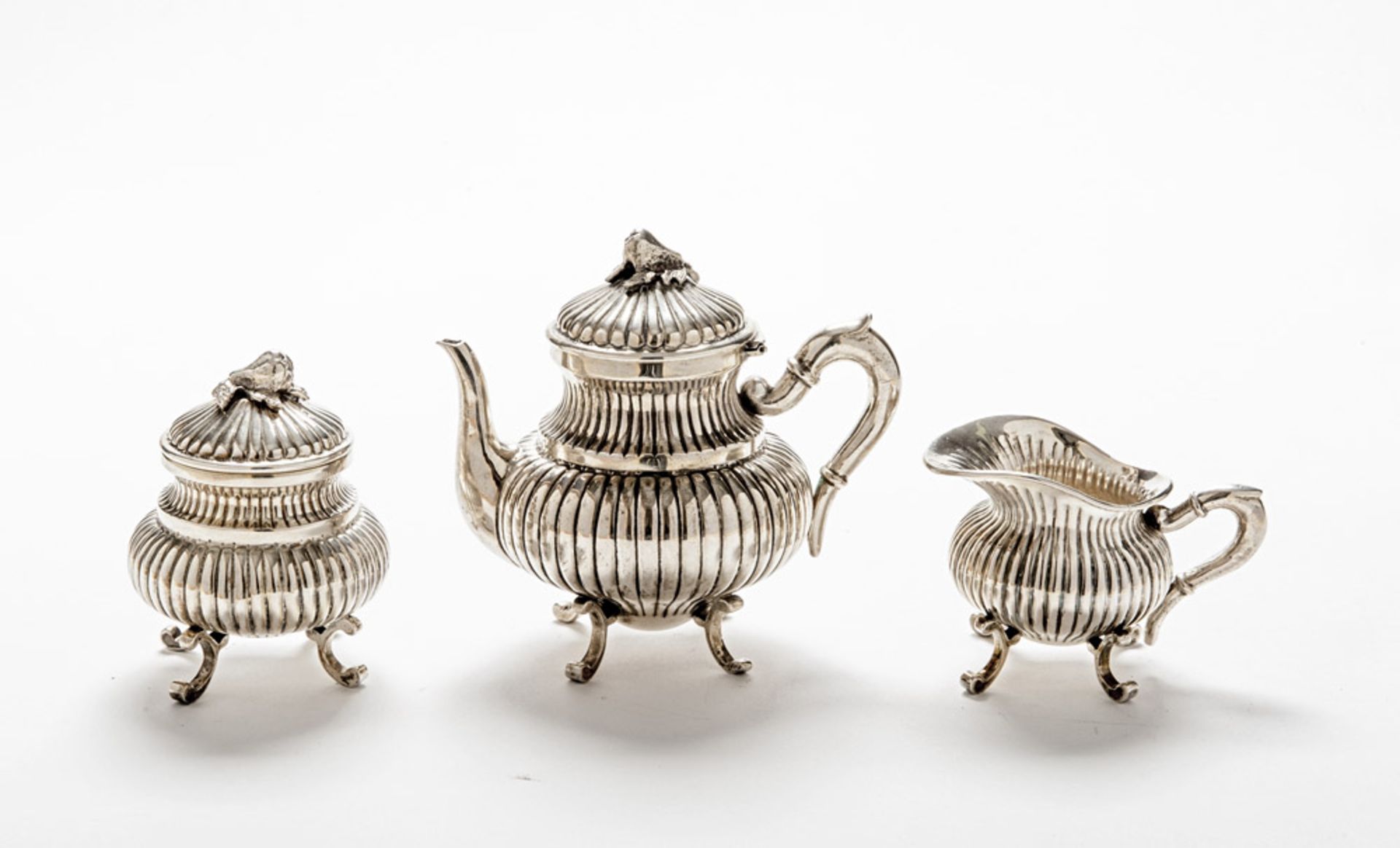 MIGNON SILVER, TEA SERVICE PUNCH MILAN 1944/1968 Consisting in teapot, milk jug and sugar bowl.