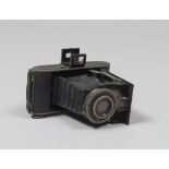 CAMERA, BRAND AFGA 20TH CENTURY in metal and leather, with bellows optics. Measures opened, cm. 10 x