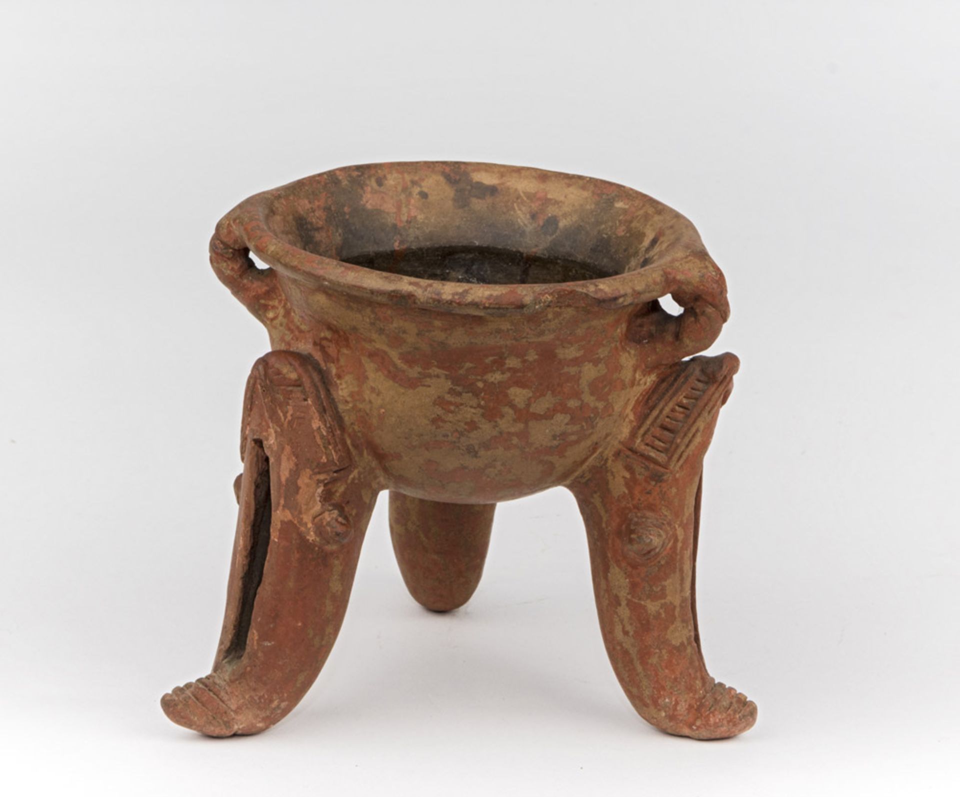 PRE-COLUMBIAN CUP in red terracotta. Measures cm. 22 x 13. COPPA PRECOLOMBIANA in terracotta