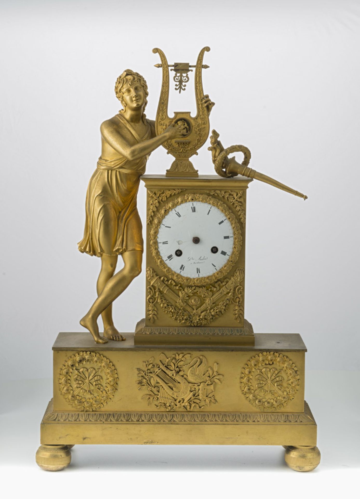 SPLENDID TABLE CLOCK, FRANCE END OF THE LUIGI XVI PERIOD in ormolu and chiseled, with harpist's