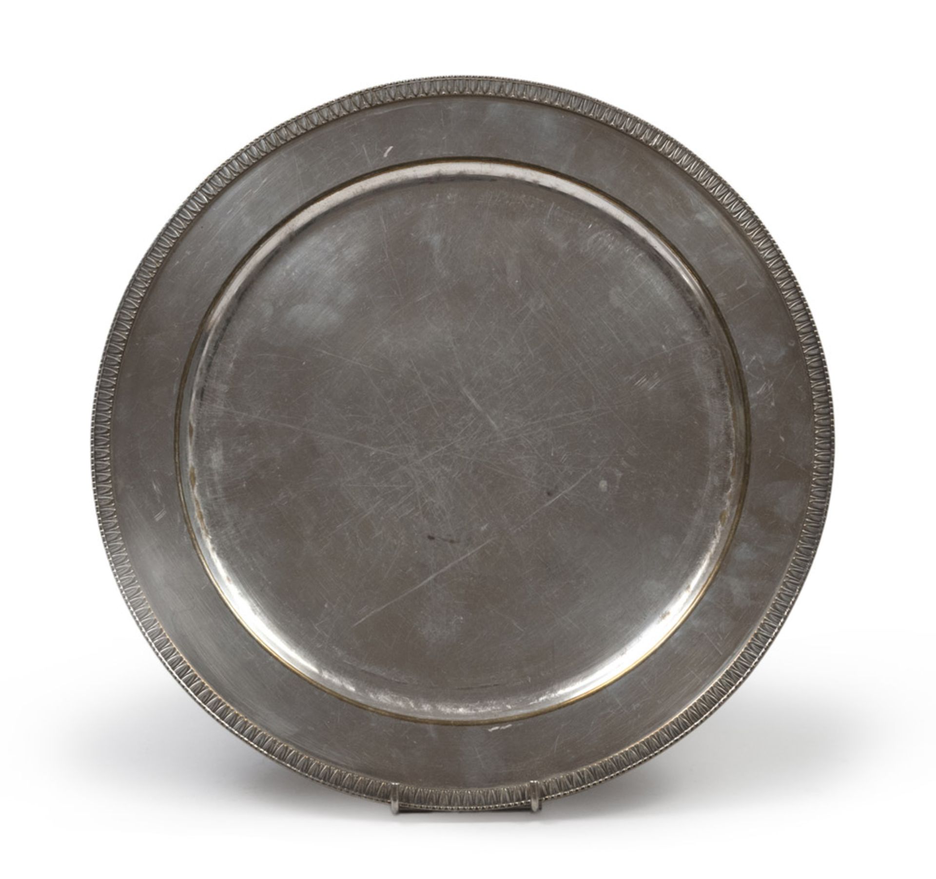 SILVER DISH, 20TH CENTURY with edge godronato to palmette. Diameter cm. 33, weight gr. 627. PIATTO