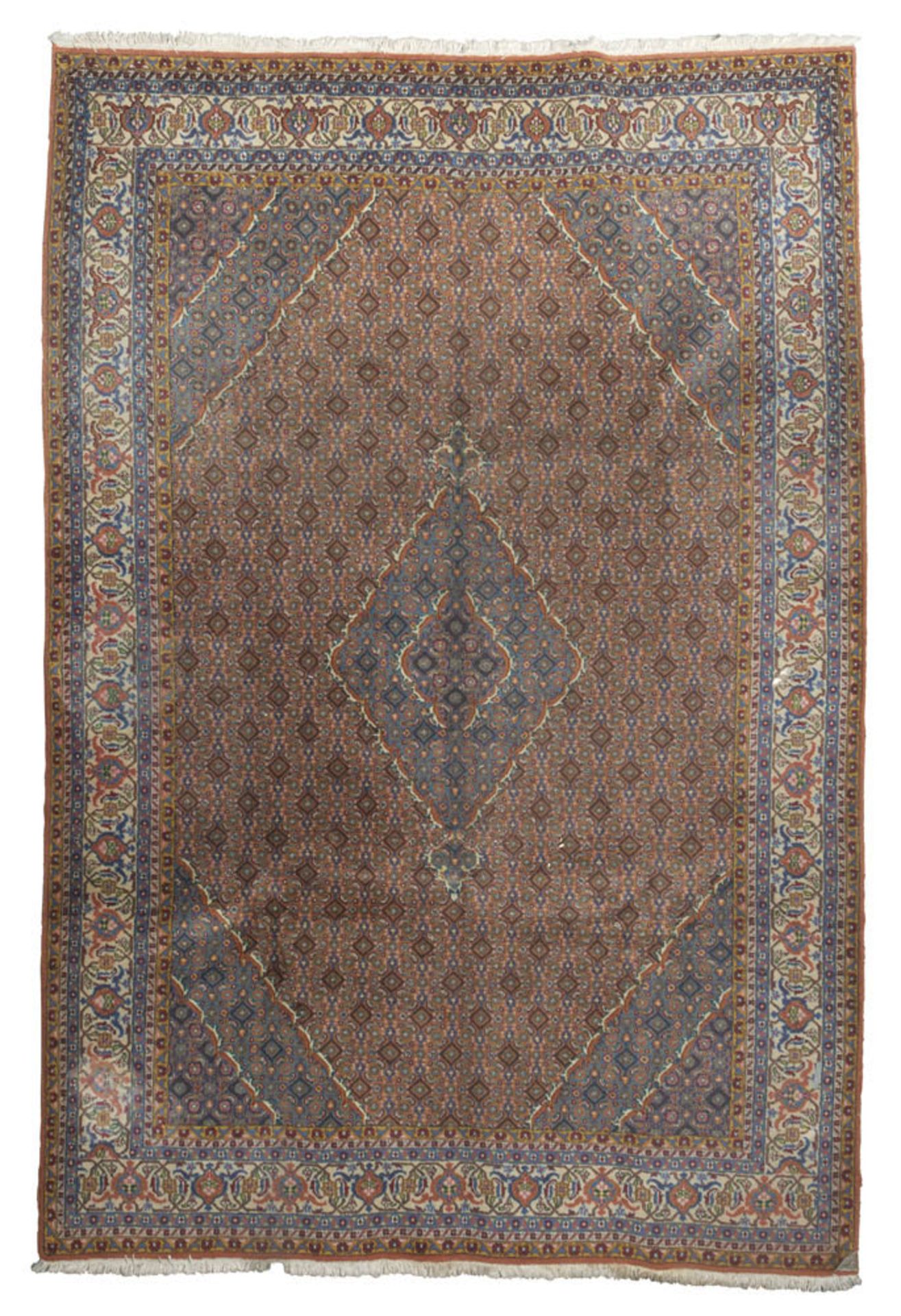 PERSIANO ARAK CARPET, HALF 20TH CENTURY rhombus medallion and secondary motives of small rhombuses