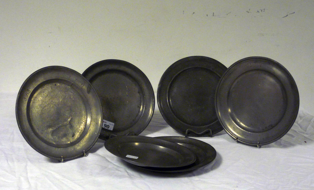 SIX DISHES IN PEWTER, 18TH ? 19TH CENTURY Marked under the base. Diameter cm. 21 ca. SEI PIATTI IN