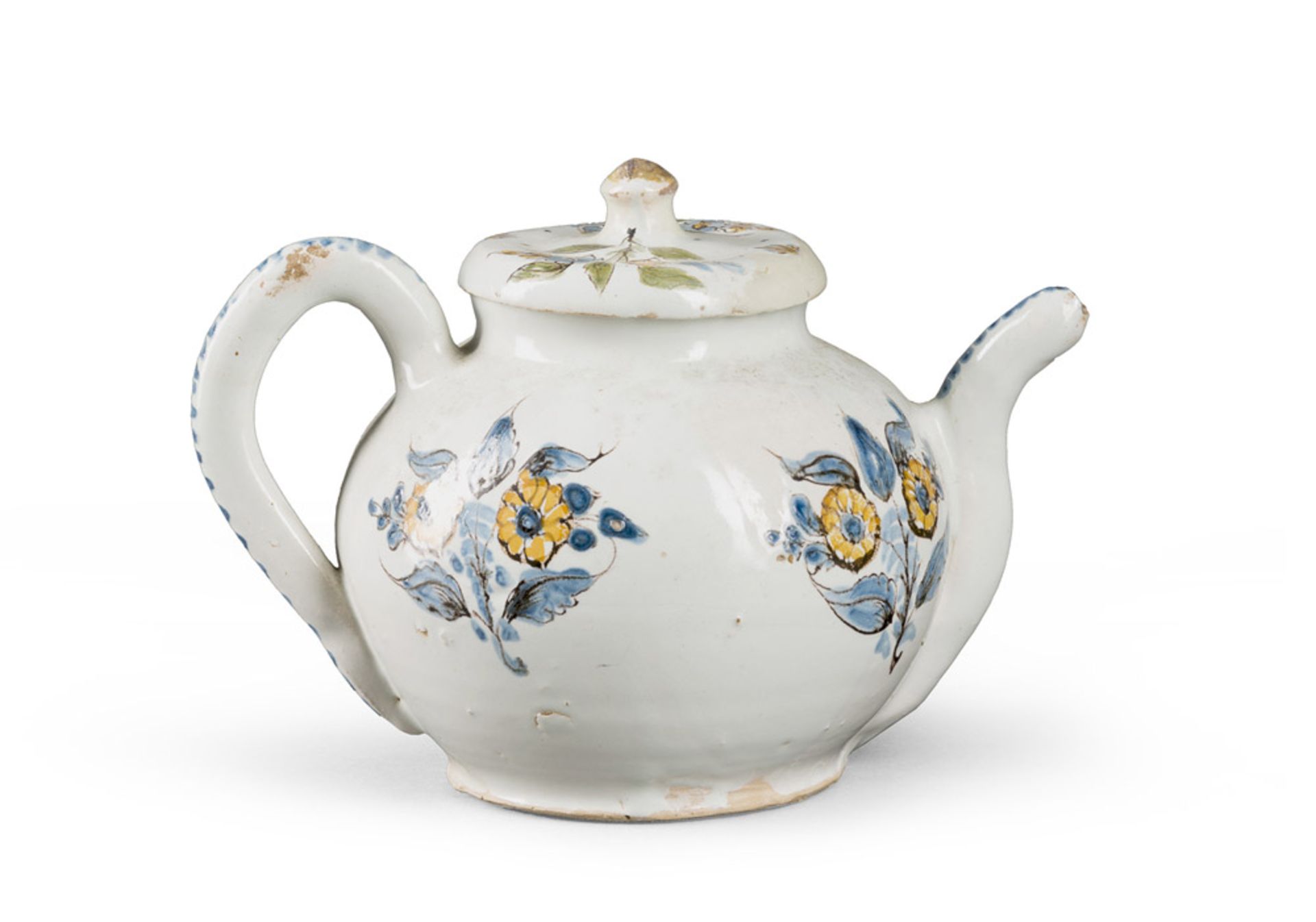 MAIOLICA TEAPOT, PROBABLY IMOLA, LATE 18TH CENTURY. Measures cm. 14 x 15 x 20. TEIERA IN MAIOLICA,