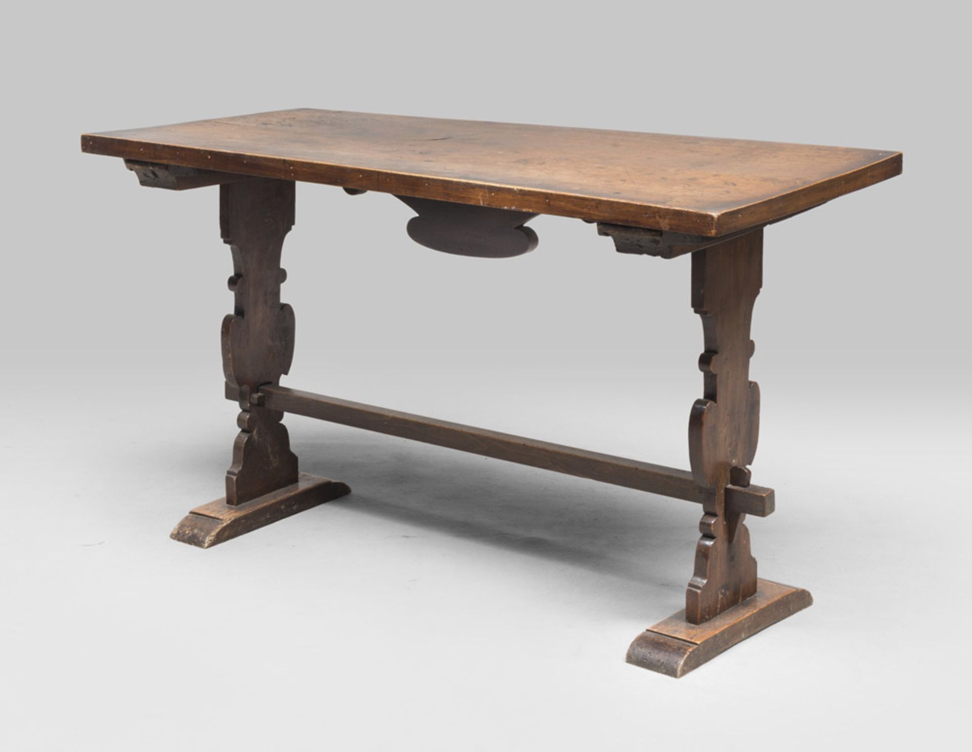 WALNUT TABLE, ELEMENTS OF 18TH CENTURY with rectangular top on baluster legs. Measures cm. 80 x