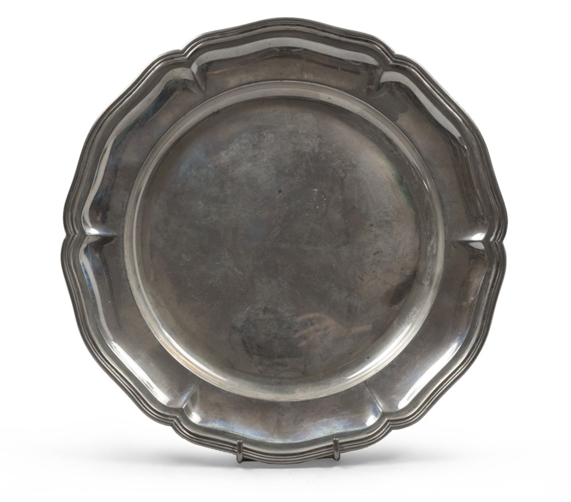 Silver dish, Italy 1944-1968 to circular outline, with smooth body and linear edge. Title 800/