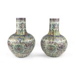 A PAIR OF PORCELAIN VASES, JAPAN LATE 19TH CENTURY