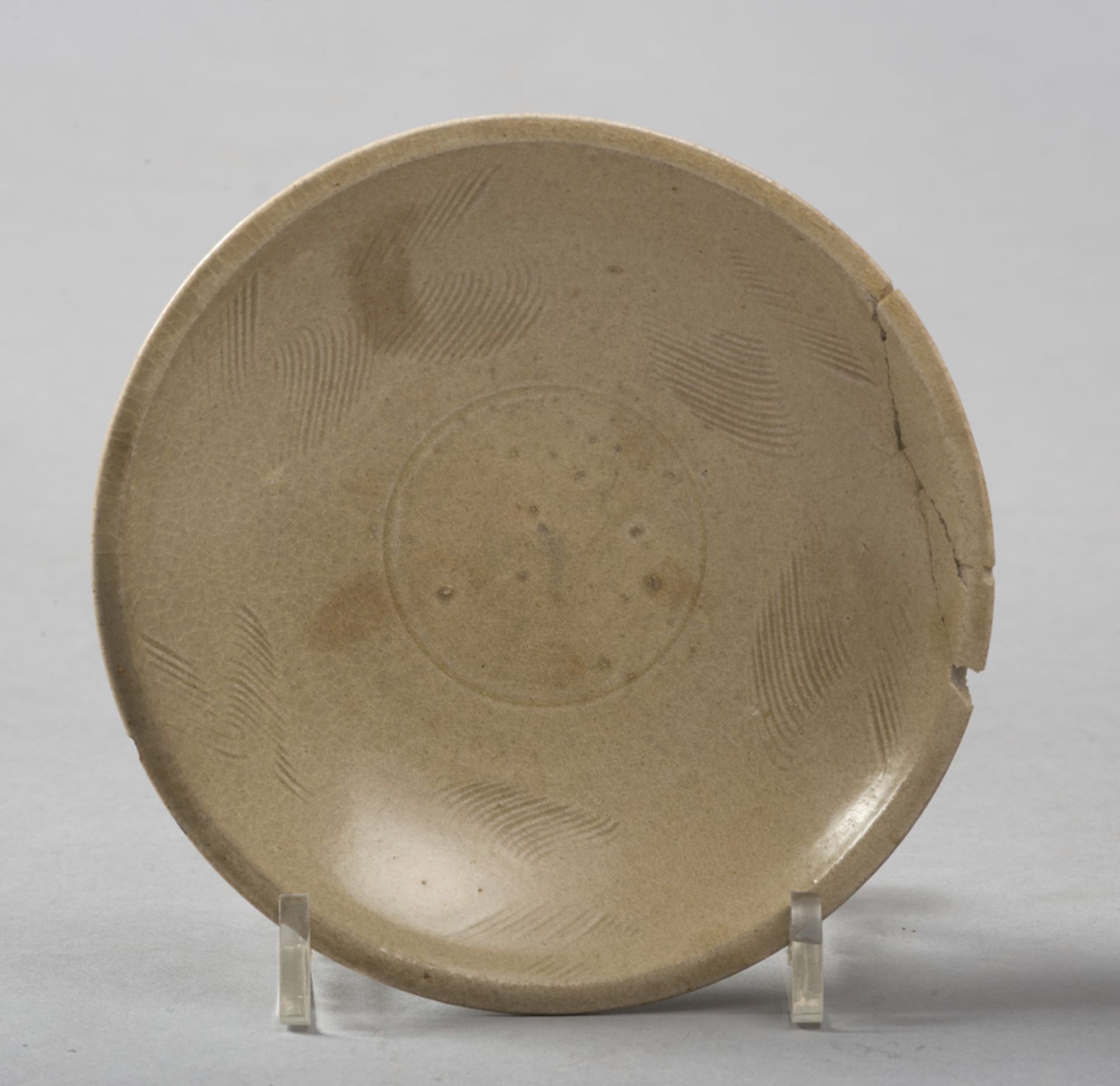 A CHINESE GLAZED STONEWARE BOWL. 12TH-14TH CENTURY.