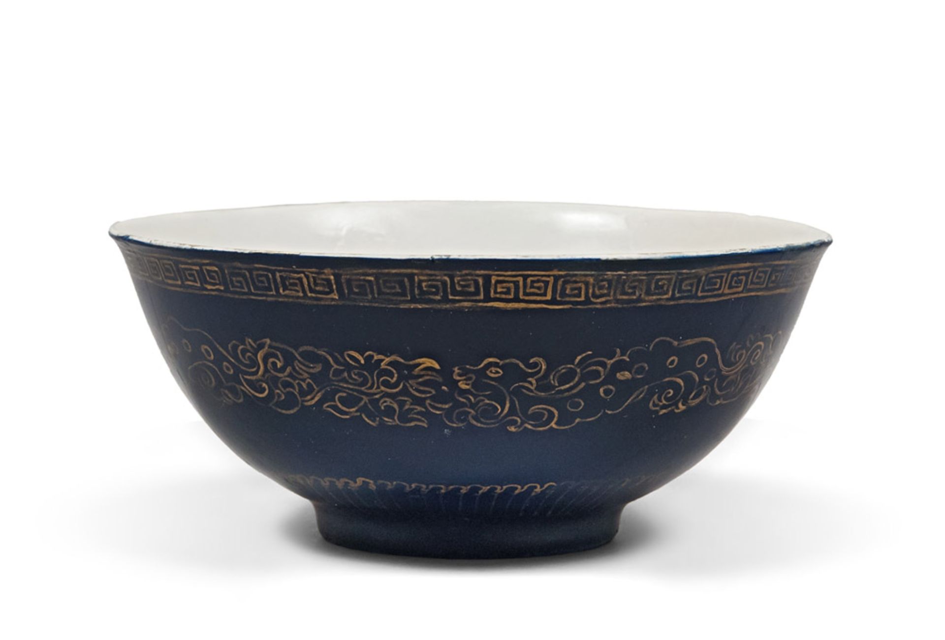 A CHINESE GOLD AND BLUE ENAMEL PORCELAIN BOWL, 19TH CENTURY